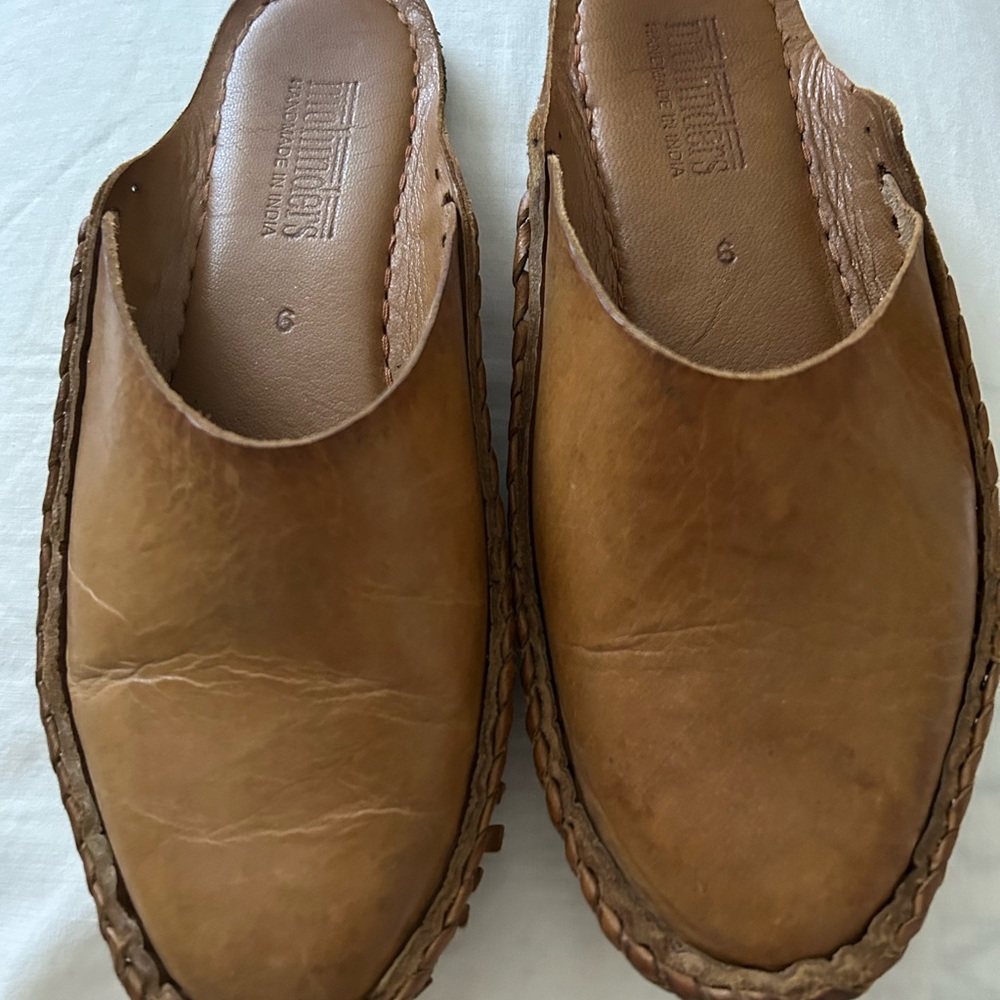 Mohinders women’s slides size 9 but actual 8
